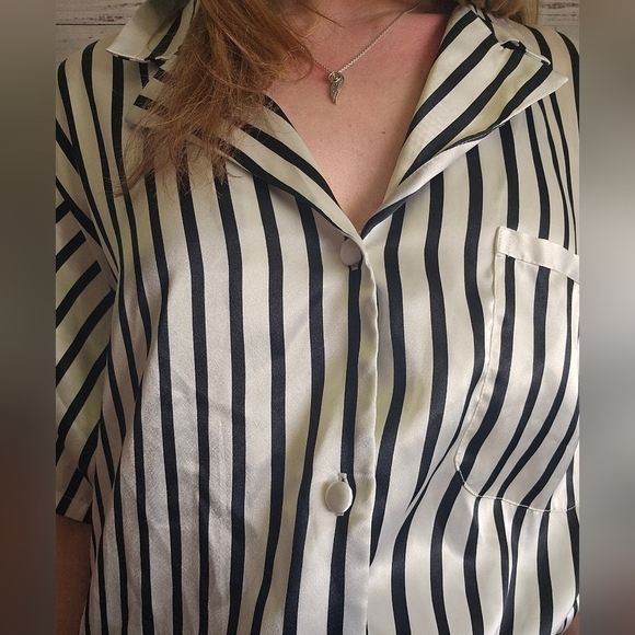 Vintage Victoria's Secret Black and White Stripe Top - medium - Picture 6 of 10